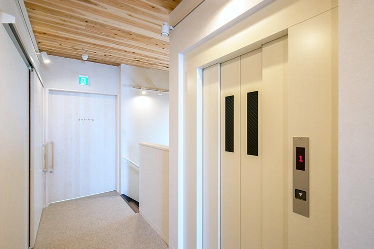 2階エレベーター